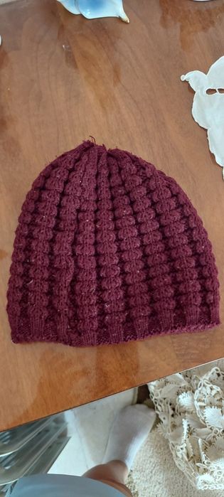Lot accesorii iarnă handmade: 4 căciuli/fesuri tricotate + 2 bentițe de urechi