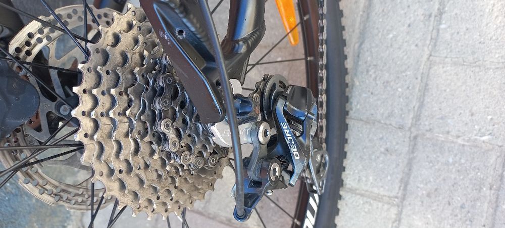 Vând bicicleta hidraulica scott contesa