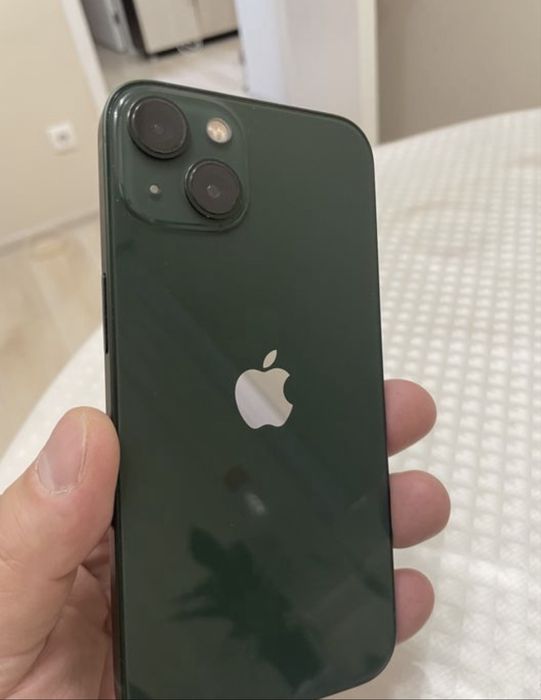 Продам айфон 13