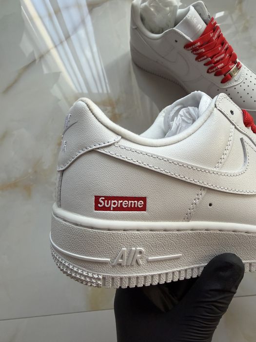 Adidasi Nike Air Force One Supreme