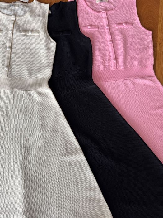 Рокля стегнато структурирано трико плетиво