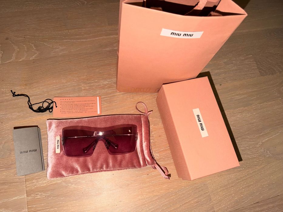 Солнцезащитные очки miumiu