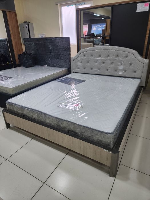 Кровать  двуспальная метало каркас ! Можно в рассрочку но без скидок!