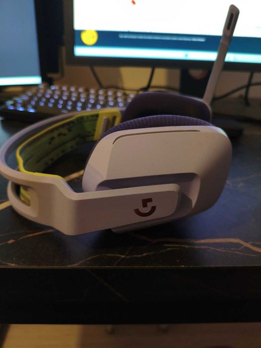 Продам игровые наушники Logitech g733