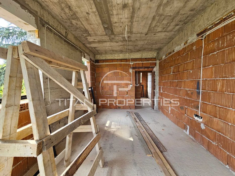 Двуетажна къща в Марково