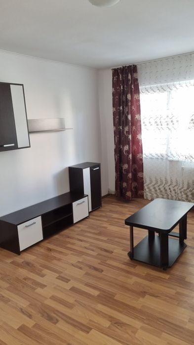 Apartament cu 2 camere de inchiriat ,etaj 1  zona sud, unitatea militara