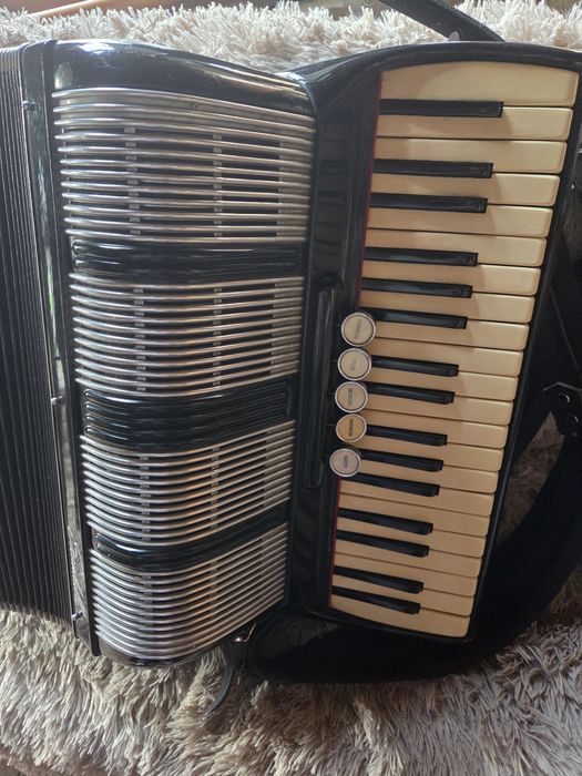 Акордеон Scandalli 80 баса