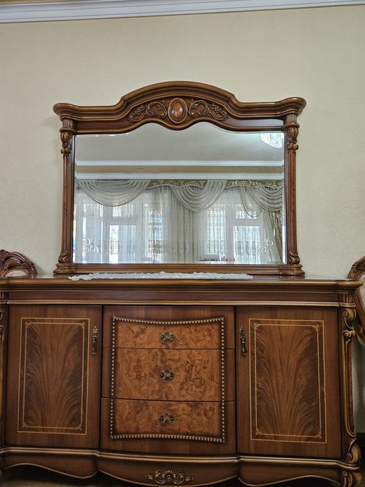 Стенка, комод, угловая стенка, стол и 12 стулья - производство Китай