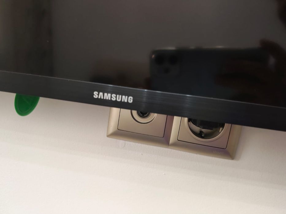 Продам телевизор Самсунг.