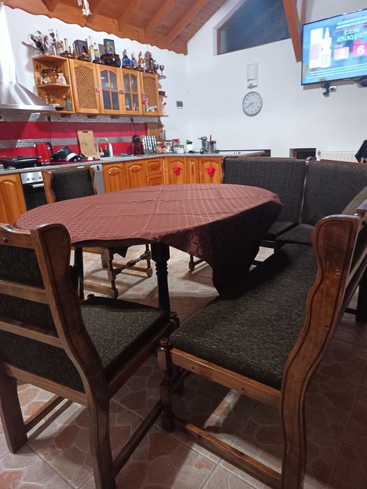 Кухненски мебели (маса столове канапета)