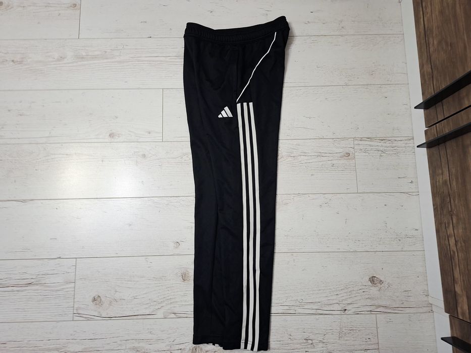 Adidas-Ориг. Детско долнище Ново!!!