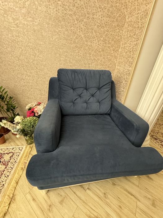 Продам диван с креслами