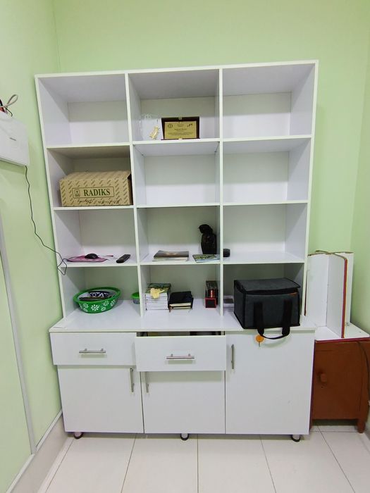 Срочно шкаф, витриналар сотилади