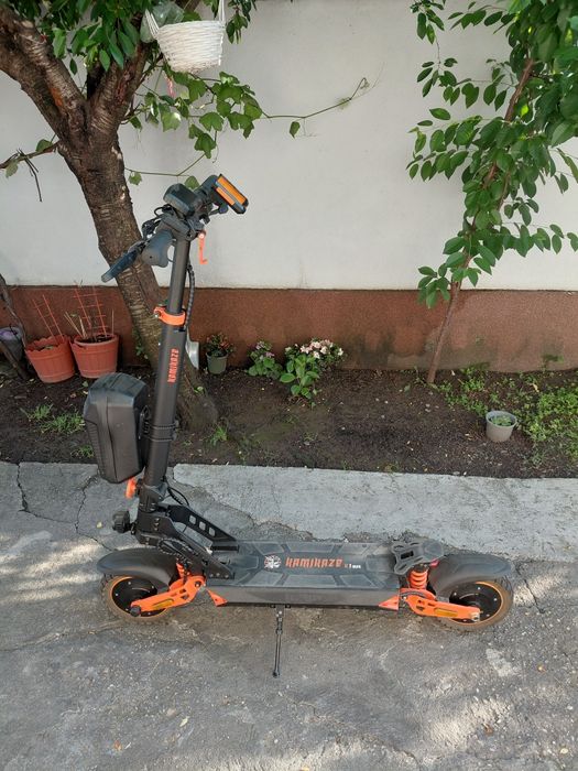 Vând trotineta foarte puțin folosita