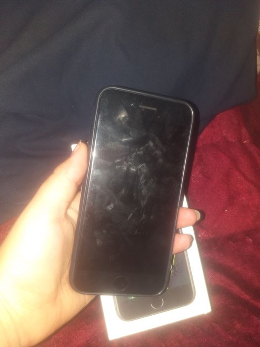 Айфон SE в хорошем состоянии