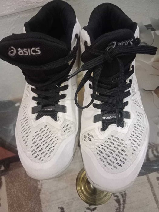 Волейбольные кроссовки Asics