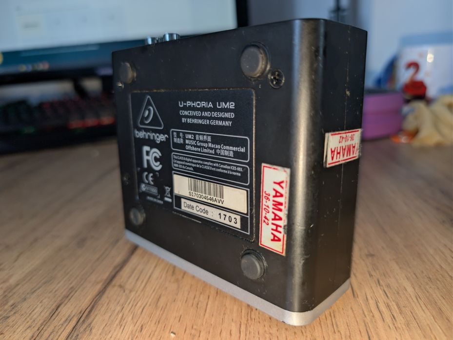 Внешний аудио интерфейс behringer u-phoria UM2