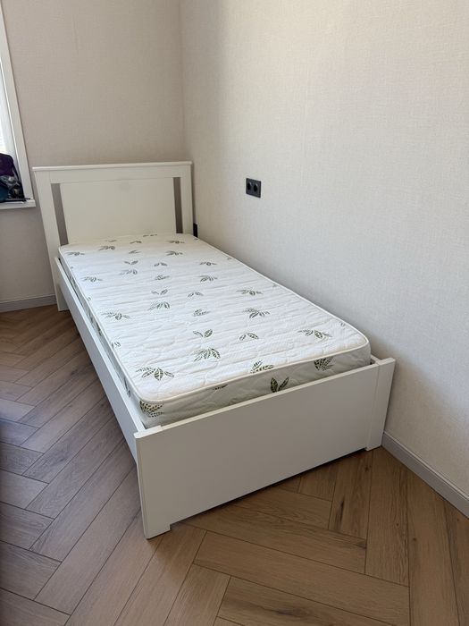 Кровать Ikea 90*200 + матрас.