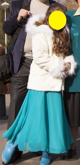 Шубка детская с капюшоном.