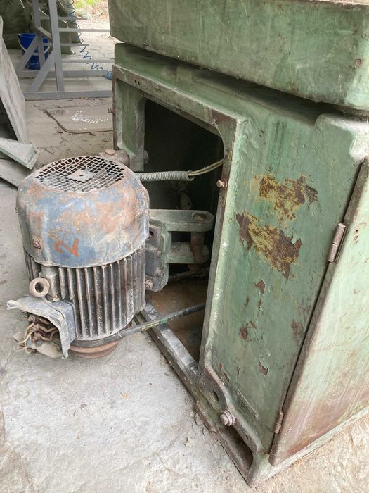 Продам деревообрабатывающий фрезерный станок