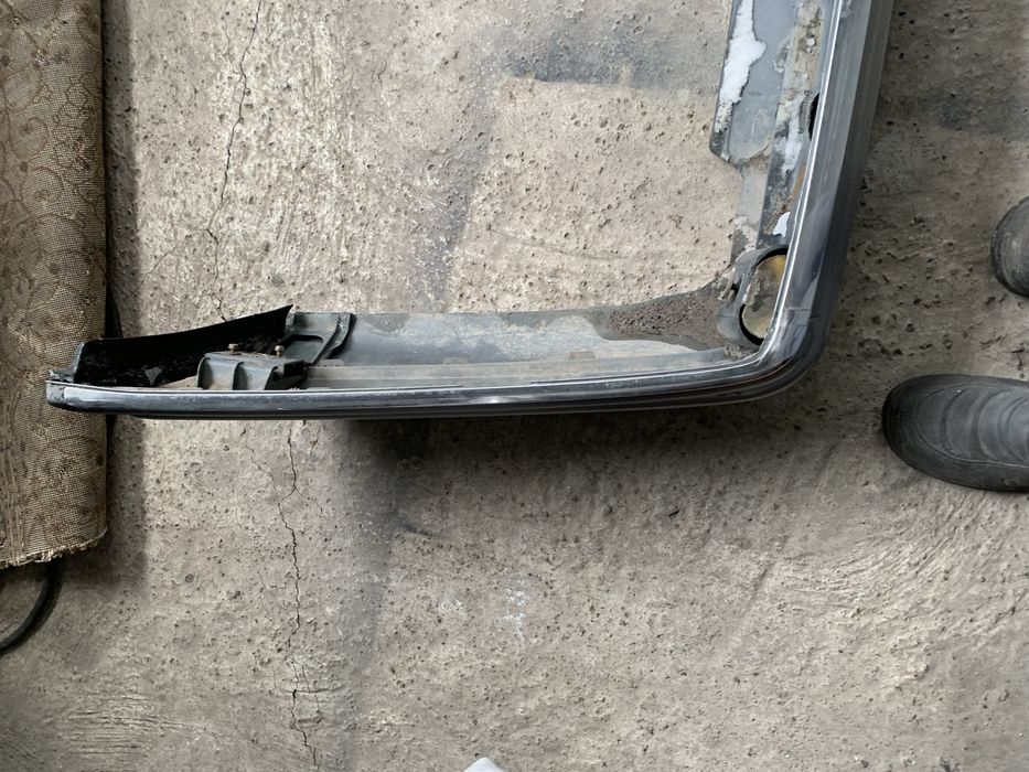 Продам задний бампер оригинал на 124