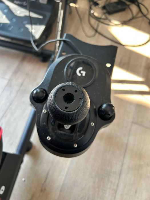 Simulator Racing complet – Cadru + Scaun + Volan + Pedale + Schimbător