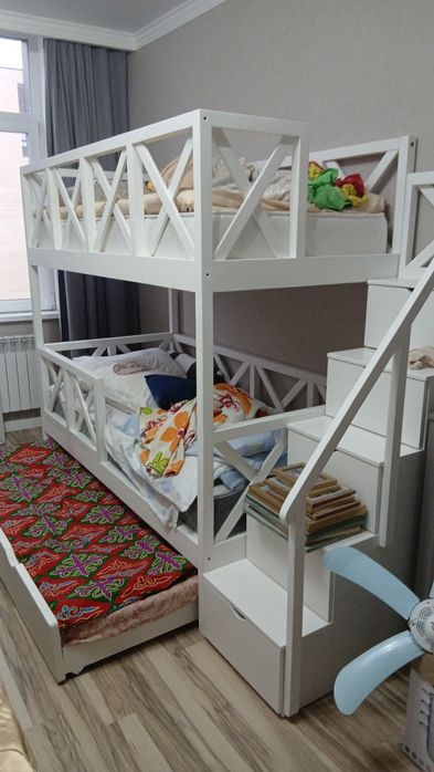 Трехярусная кровать