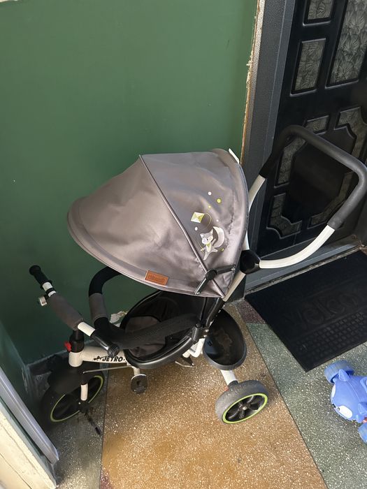 Tricicleta cu copertina