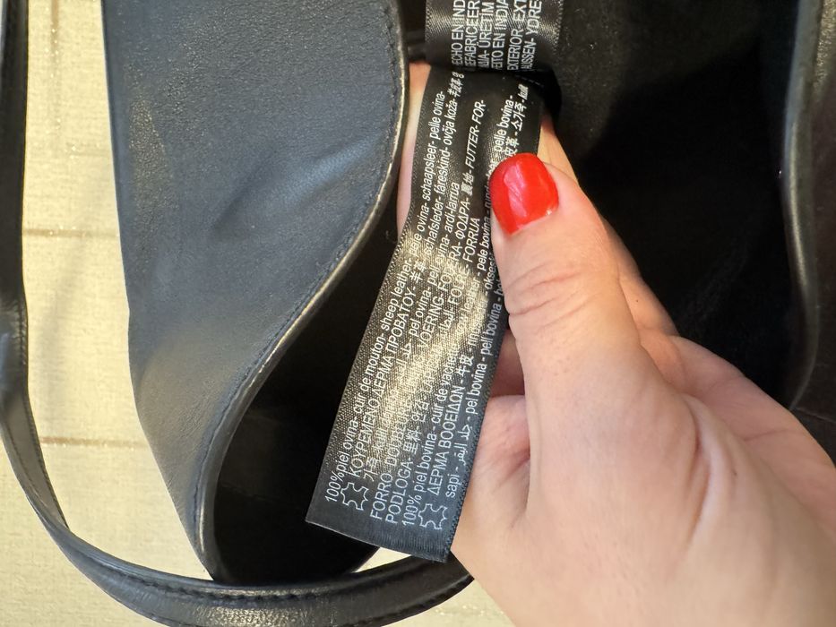 Дамска чанта със среден размер