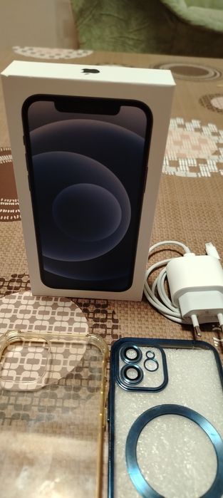 Продавам iPhone 12
