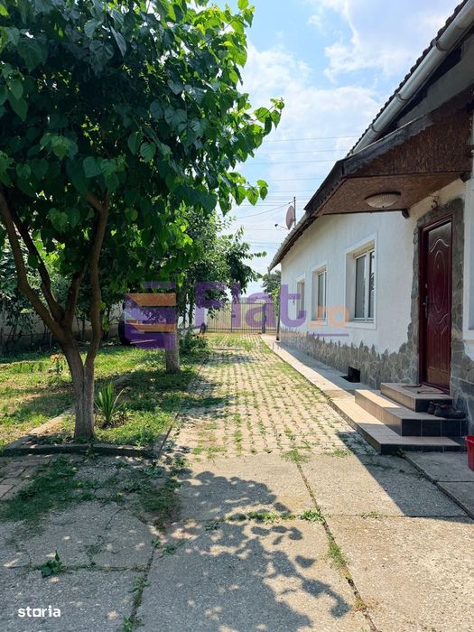 Casă cu teren de 1.651 mp și ieșire la lac Feldioara Pod mansardabil