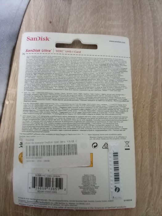 Vând card de memorie SD de 128 gb , nou nouț calitate la cutie.