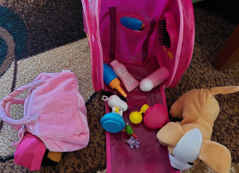 Лот от кученца с чантички и аксесоари за 10 лв