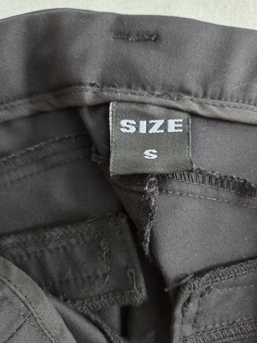 Дамски черен панталон с елегантна кройка