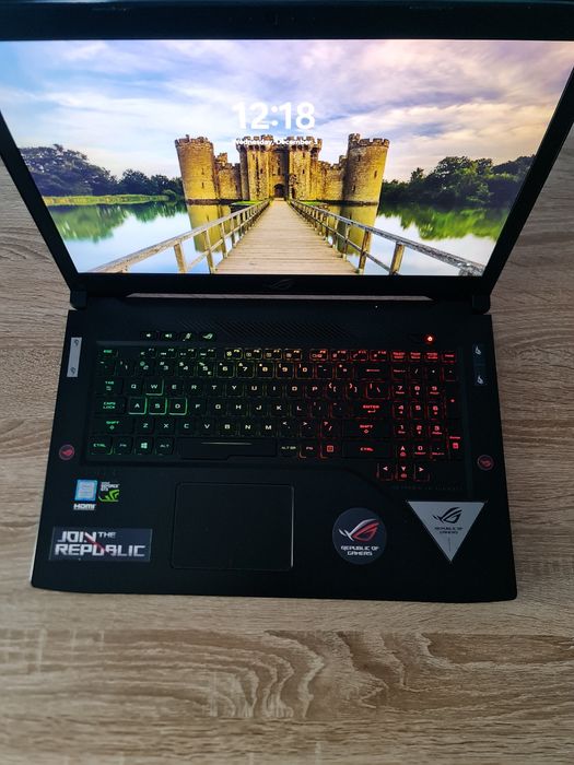 Laptop Gaming ASUS ROG Strix • i7-8750H • GTX 1050 Ti • 16GB RAM