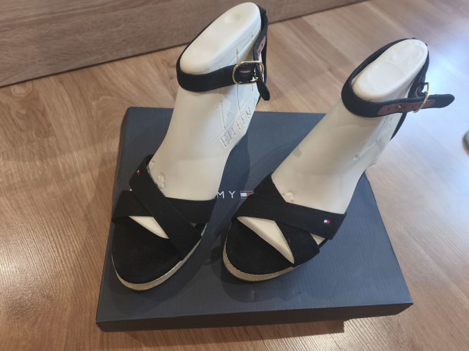 Tommy Hilfiger 39
