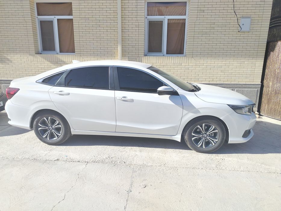 Продам автомобиль Хонда крайдер.