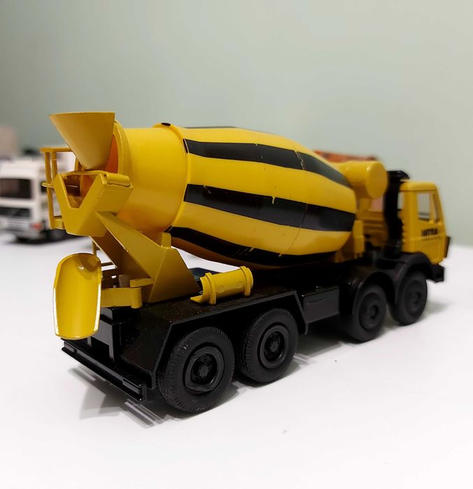 Колекционерски модел в мащаб 1:50