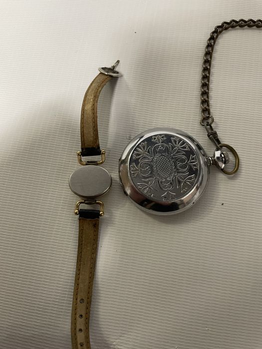 Советские часы Заря и Молния