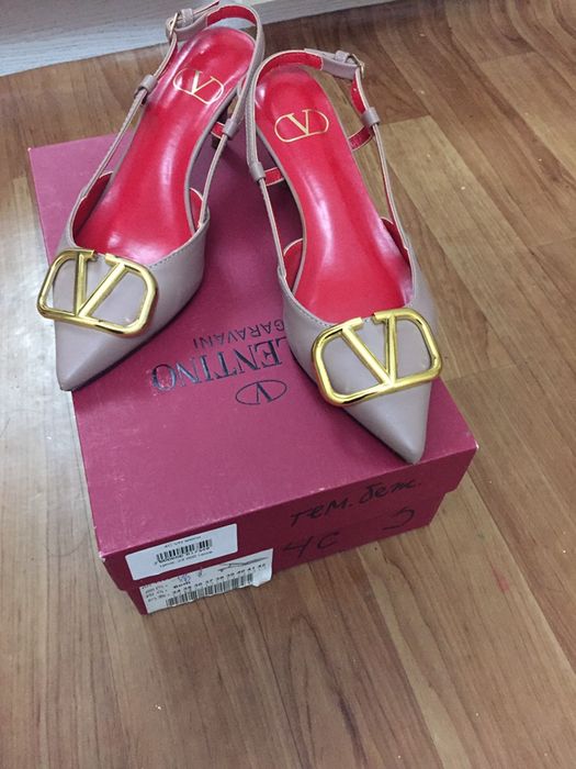 Продам туфли кожа бежевого цвета и чёрные замшевые