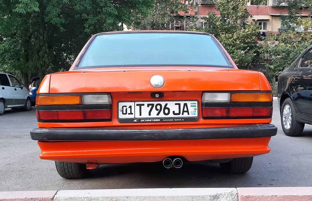 Автомобиль BMW 5 в кузове E28 в хорошем состоянии