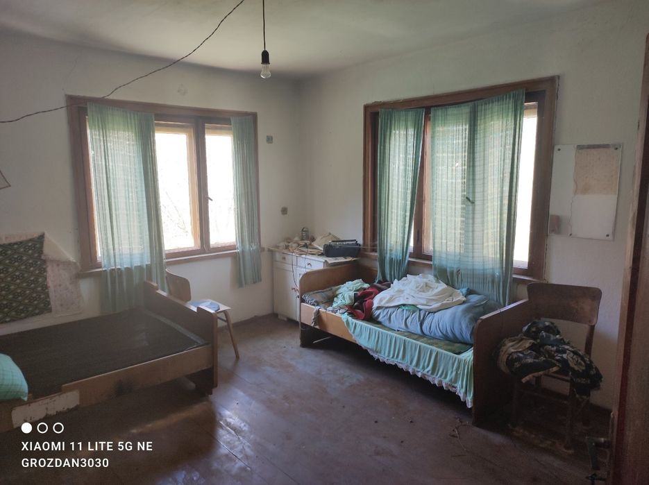 Къща с двор  спокойно място в полите на Стара планина