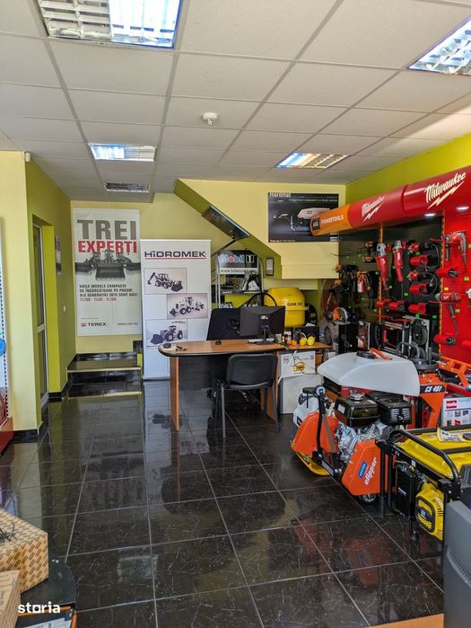 Vand spatiul comercial