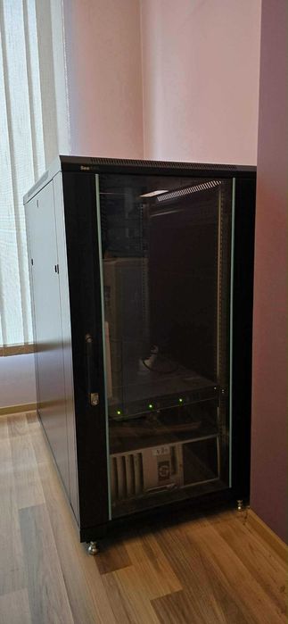 Шкаф за техника и сървъв SeaMAX в отлично състояние