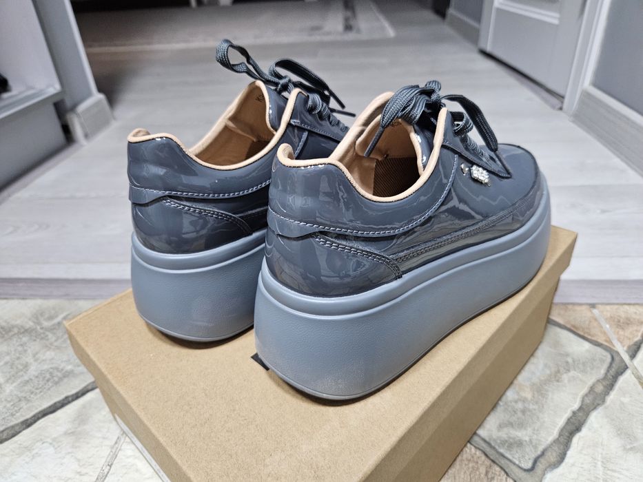 Кроссовки Miu Miu на массивной платформе