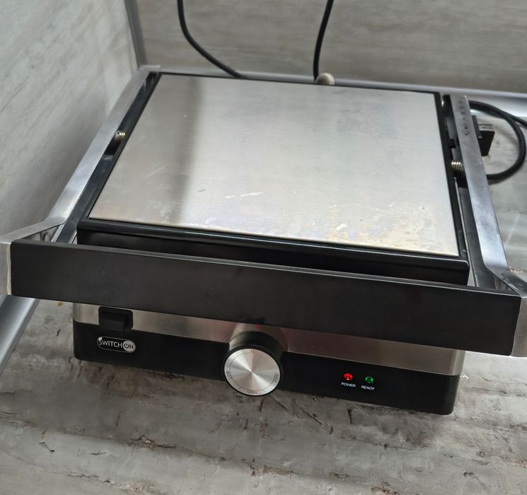Контактен грил Switch On