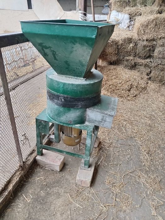 Drabilka. Sonli mahsulotlarni yem qilishga beda poya maydalash silyos