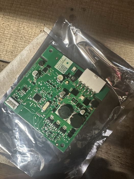 Placa este nouă noută