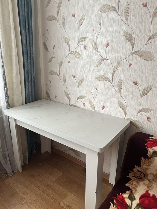 Продам стол в отличном состояние