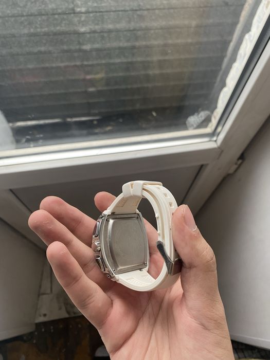 Срочно продам часы